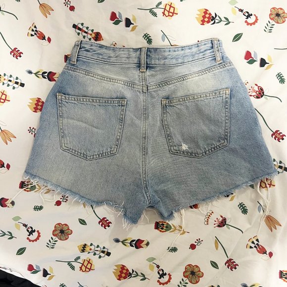 Zara Distressed High Waisted Denim Shorts - Picture 2 of 3